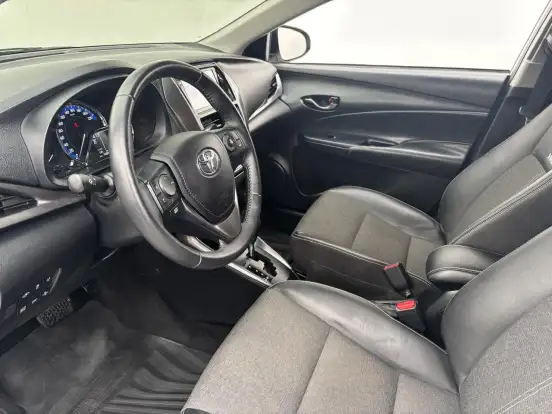 TOYOTA-YARIS-2022
