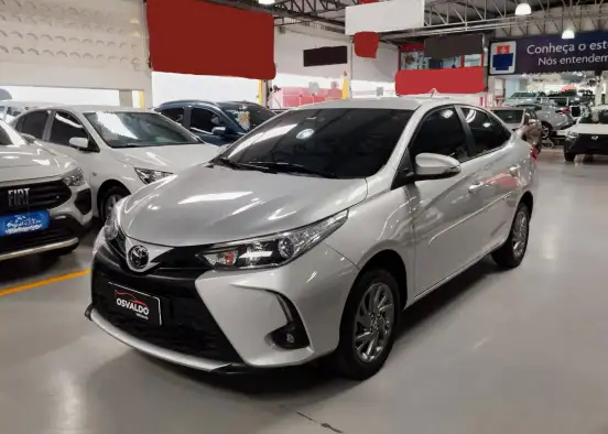 TOYOTA-YARIS-2024