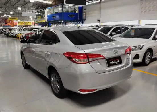 TOYOTA-YARIS-2024