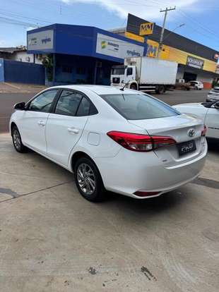 TOYOTA-YARIS-2023