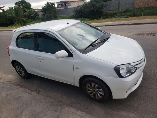 TOYOTA-ETIOS-2012