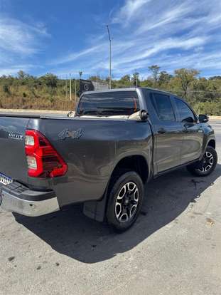TOYOTA-HILUX-2025