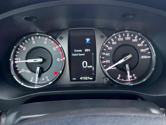 TOYOTA-HILUX-2.8 D-4D TURBO DIESEL CD POWER PACK 4X4 AUTOMÁTICO TOYOTA-HILUX-2025
