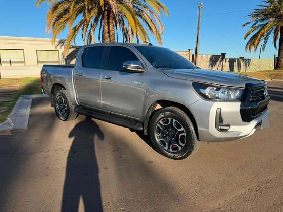 TOYOTA-HILUX-2.8 D-4D TURBO DIESEL CD SRV 4X4 AUTOMÁTICO TOYOTA-HILUX-2024