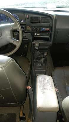 TOYOTA-HILUX-2001