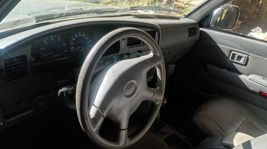 TOYOTA-HILUX-2001