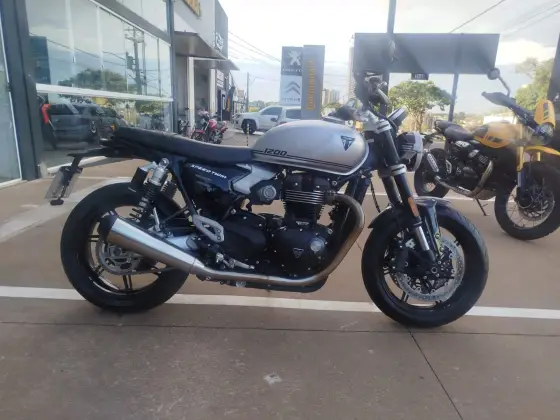 TRIUMPH SPEED TWIN 