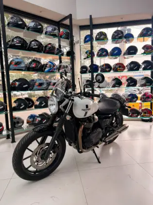 TRIUMPH STREET TWIN TRIUMPH STREET TWIN