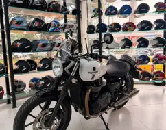 TRIUMPH STREET TWIN TRIUMPH STREET TWIN
