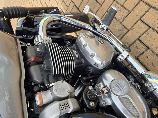 TRIUMPH-BONNEVILLE SPEEDMASTER-2023
