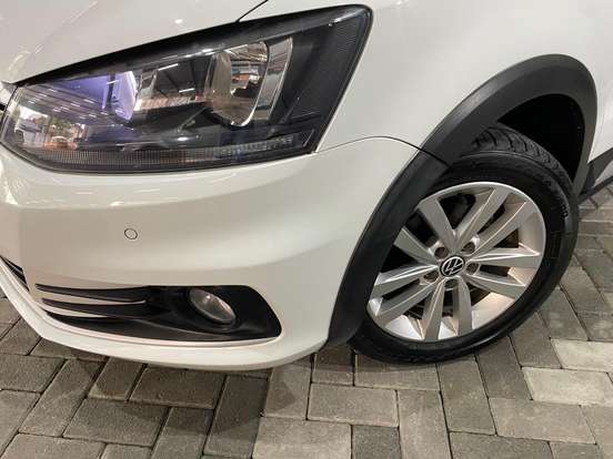 VOLKSWAGEN-FOX-1.0 MPI TRACK 12V FLEX 4P MANUAL VOLKSWAGEN-FOX-2017