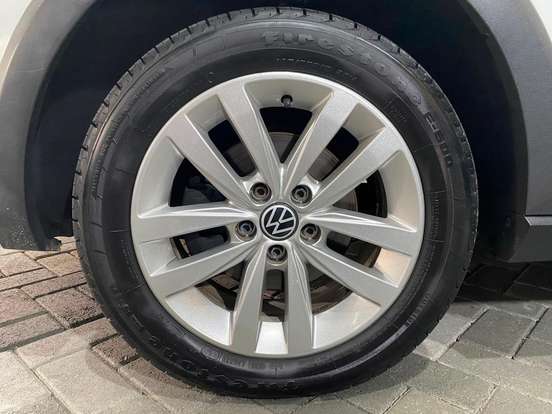 VOLKSWAGEN-FOX-2017