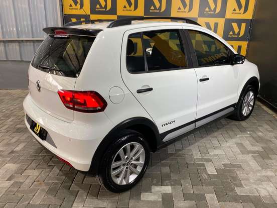VOLKSWAGEN-FOX-2017