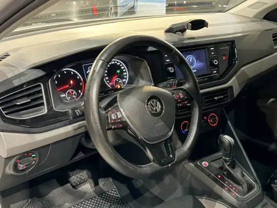 VOLKSWAGEN-POLO-1.0 200 TSI COMFORTLINE AUTOMÁTICO VOLKSWAGEN-POLO-2018