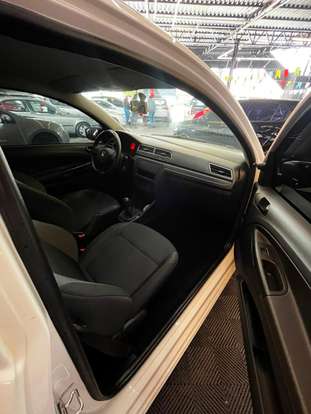 VOLKSWAGEN-SAVEIRO-2023