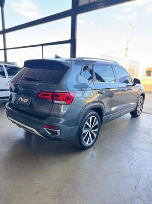VOLKSWAGEN-TAOS-2023