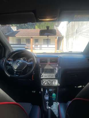 VOLKSWAGEN-FOX-2015