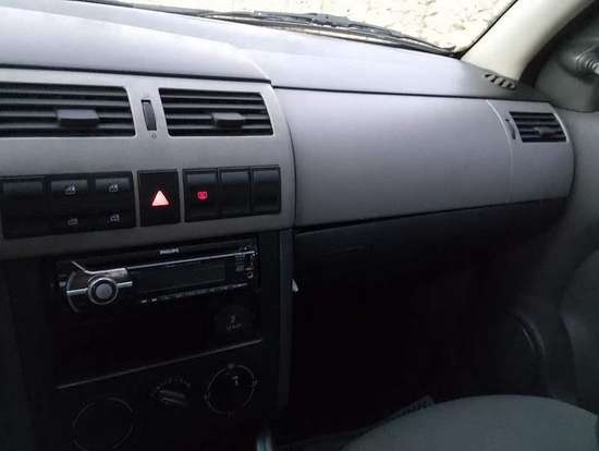 VOLKSWAGEN-GOL-2005