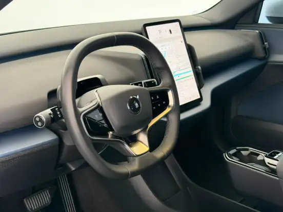 VOLVO-EX30-2024