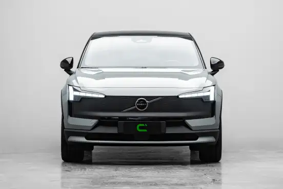 VOLVO-EX30-2025