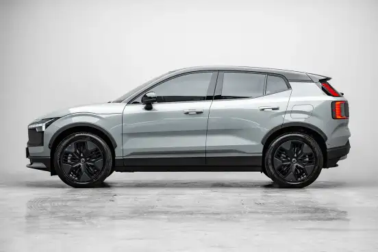 VOLVO-EX30-2025
