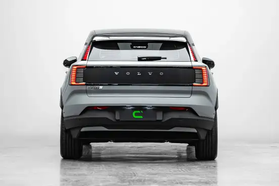 VOLVO-EX30-2025