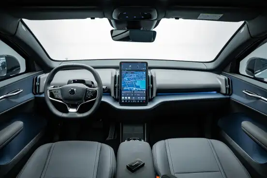 VOLVO-EX30-2025