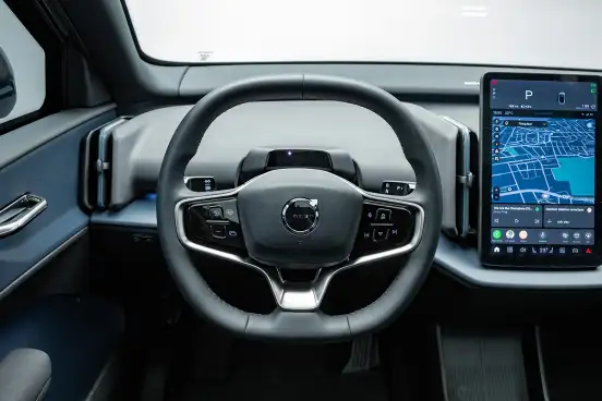 VOLVO-EX30-2025