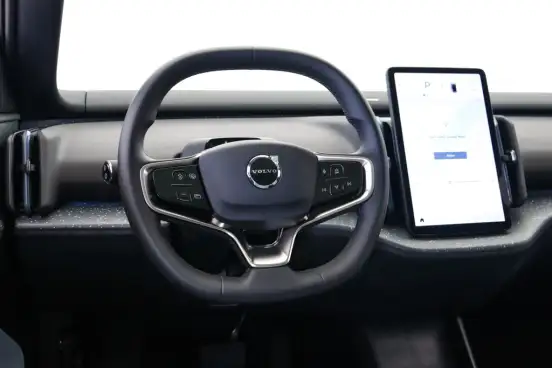 VOLVO-EX30-2025