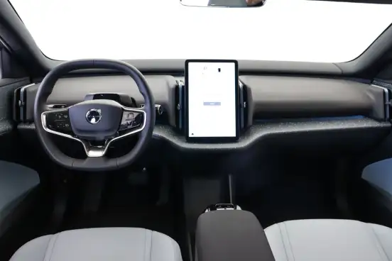 VOLVO-EX30-2025