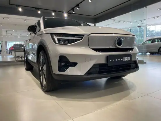 VOLVO-EX40-2026