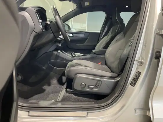 VOLVO-EX40-2026