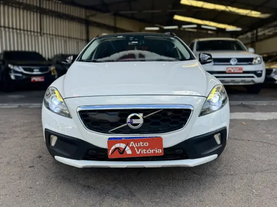 VOLVO V40 2.0 T5 CROSS COUNTRY AWD TURBO GASOLINA 4P AUTOMÁTICO VOLVO V40 2.0 T5 CROSS COUNTRY AWD TURBO GASOLINA 4P AUTOMÁTICO