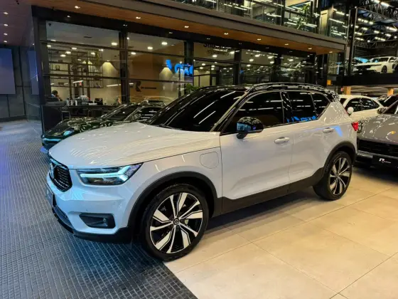 VOLVO XC40 1.5 T5 RECHARGE R-DESIGN GEARTRONIC
