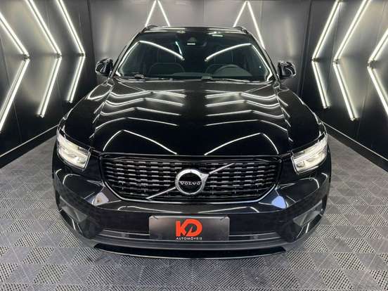 VOLVO-XC40-2020