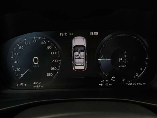 VOLVO-XC40-2020