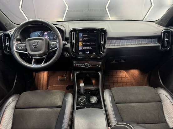 VOLVO-XC40-2020