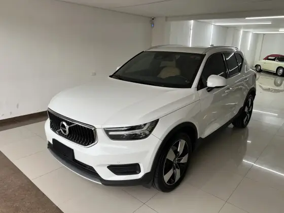 VOLVO XC40 2.0 T5 GASOLINA MOMENTUM AWD GEARTRONIC VOLVO XC40 2.0 T5 GASOLINA MOMENTUM AWD GEARTRONIC