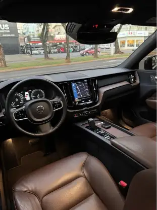 VOLVO-XC60-2021