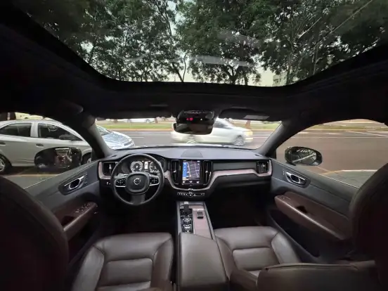 VOLVO-XC60-2021
