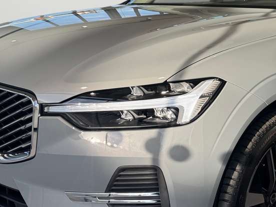 VOLVO-XC60-2025
