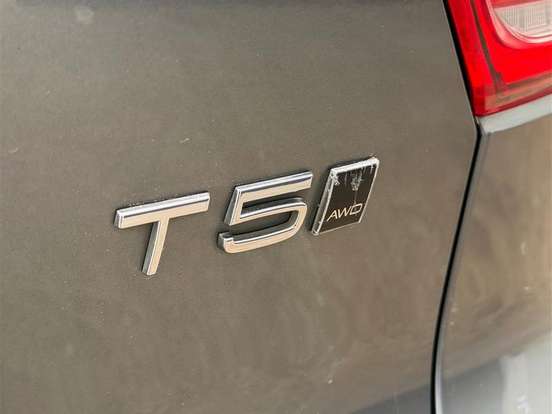 VOLVO-XC40-2.0 T5 GASOLINA MOMENTUM AWD GEARTRONIC VOLVO-XC40-2018
