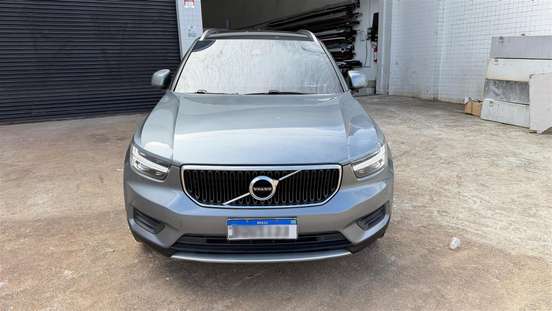 VOLVO-XC40-2018