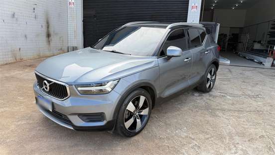 VOLVO-XC40-2018
