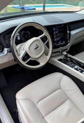 VOLVO-XC60-2.0 T5 GASOLINA MOMENTUM AWD GEARTRONIC VOLVO-XC60-2020