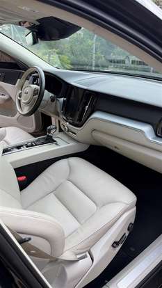 VOLVO-XC60-2020