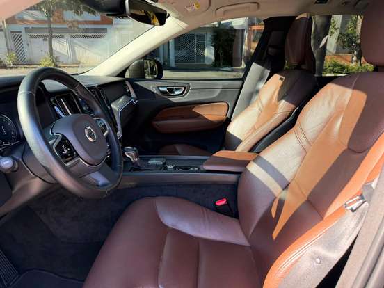 VOLVO-XC60-2.0 T5 GASOLINA MOMENTUM AWD GEARTRONIC VOLVO-XC60-2019