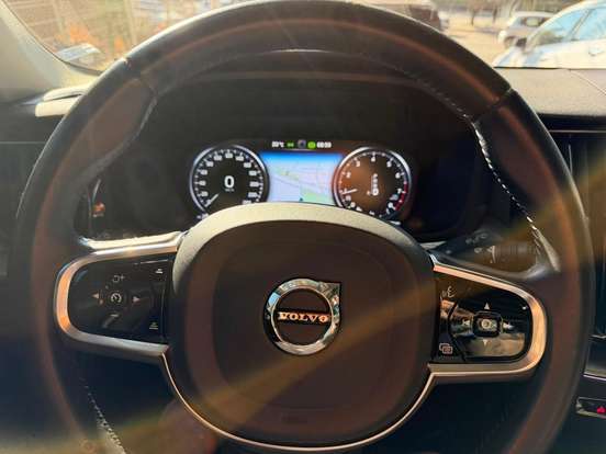 VOLVO-XC60-2019