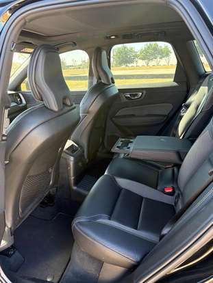 VOLVO-XC60-2022
