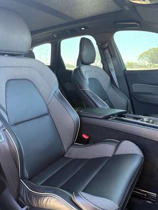 VOLVO-XC60-2022
